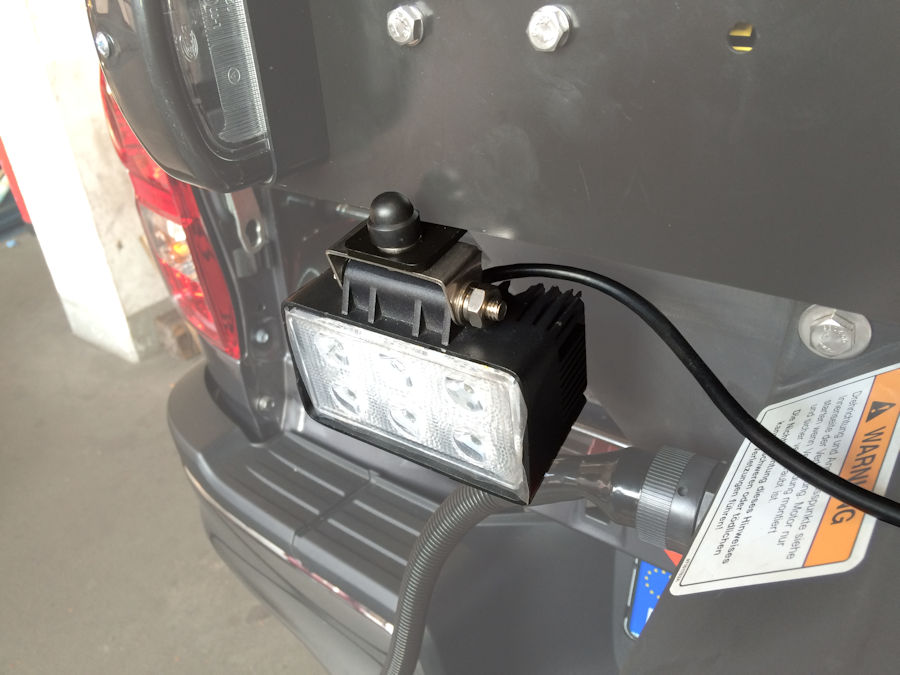 LED-Arbeitsscheinwerfer hinten für RVB V-Box Aufsatzstreuer inkl. 18-S28766 LED-Arbeitsscheinwerfer hinten für RVB V-Box Aufsatzstreuer inkl. 18-S28766
