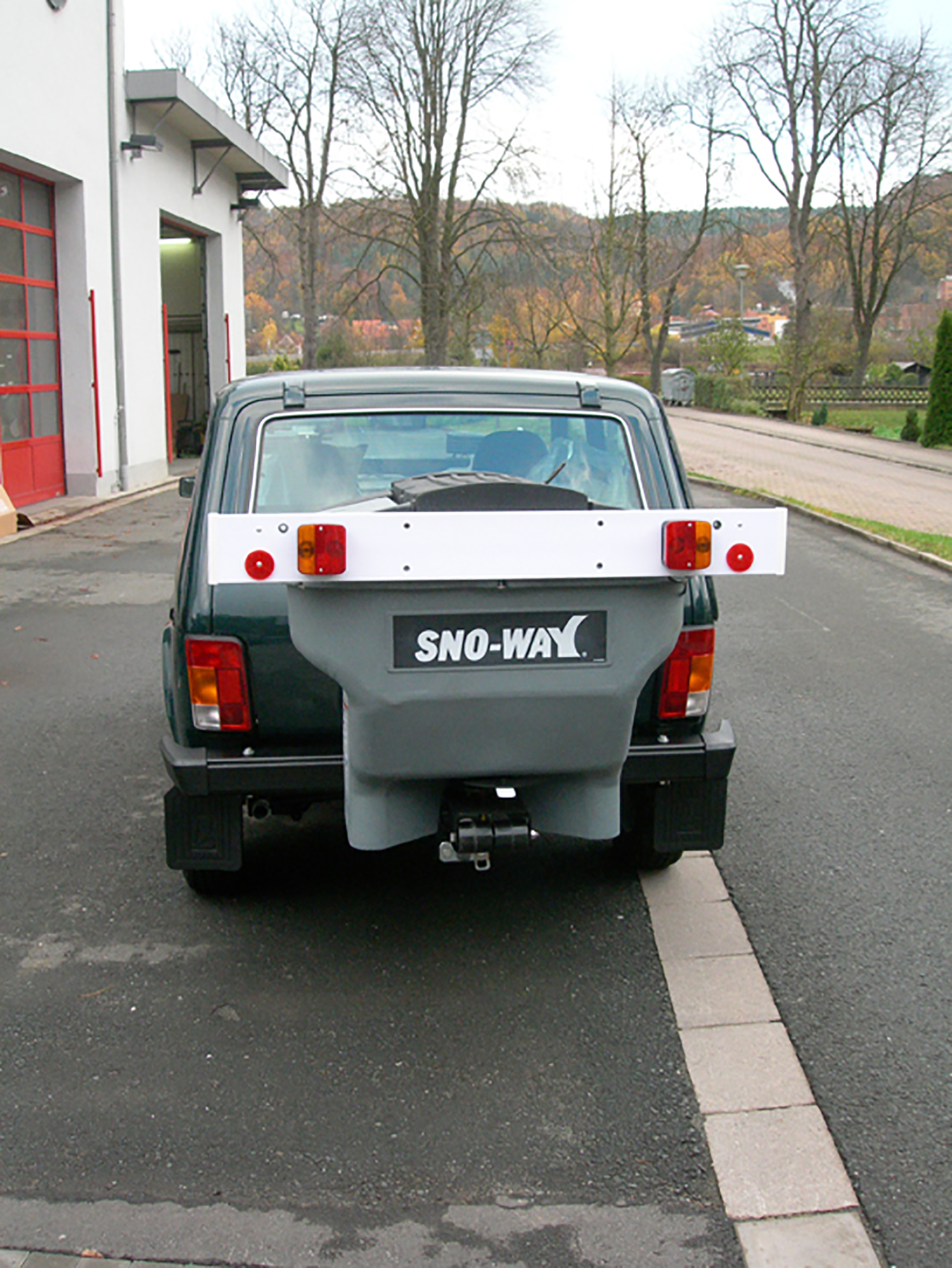 Anbausatz Lada Niva (Taiga) für SNO-WAY Streuer Anbausatz Lada Niva (Taiga) für SNO-WAY Streuer