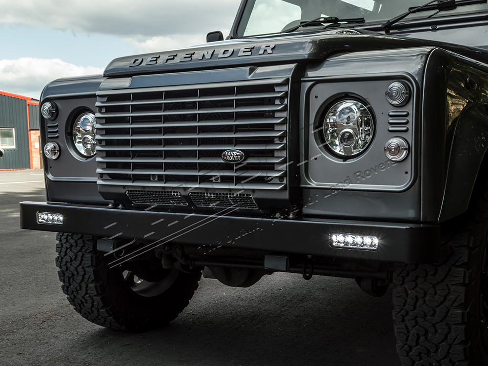 Defender Stoßstange schwarz mit Led Tagfahrlicht