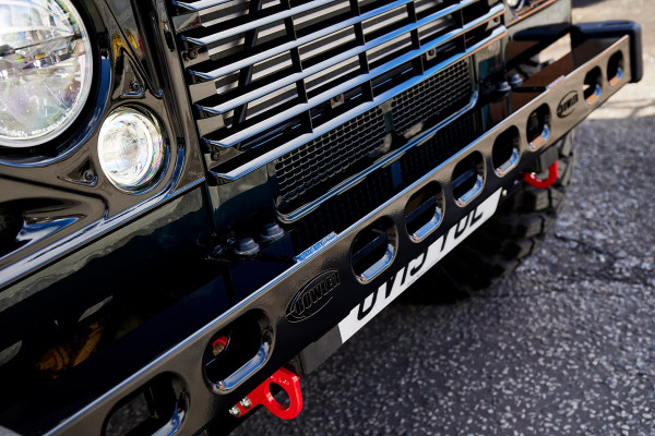 Light front Road Bumper von Bowler Defender