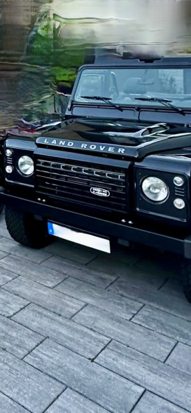 Land Rover Defender Adventure Grille Gloss black Finish, incl. Badge